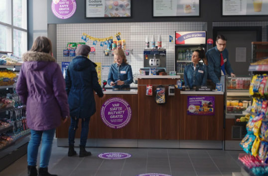 OKQ8 gör en Ica-Stig med serie om en mack