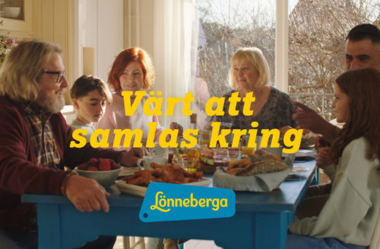 Köksbord i huvudrollen i Lönnebergas reklam