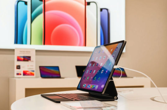 Apple-återförsäljare stänger fyra butiker