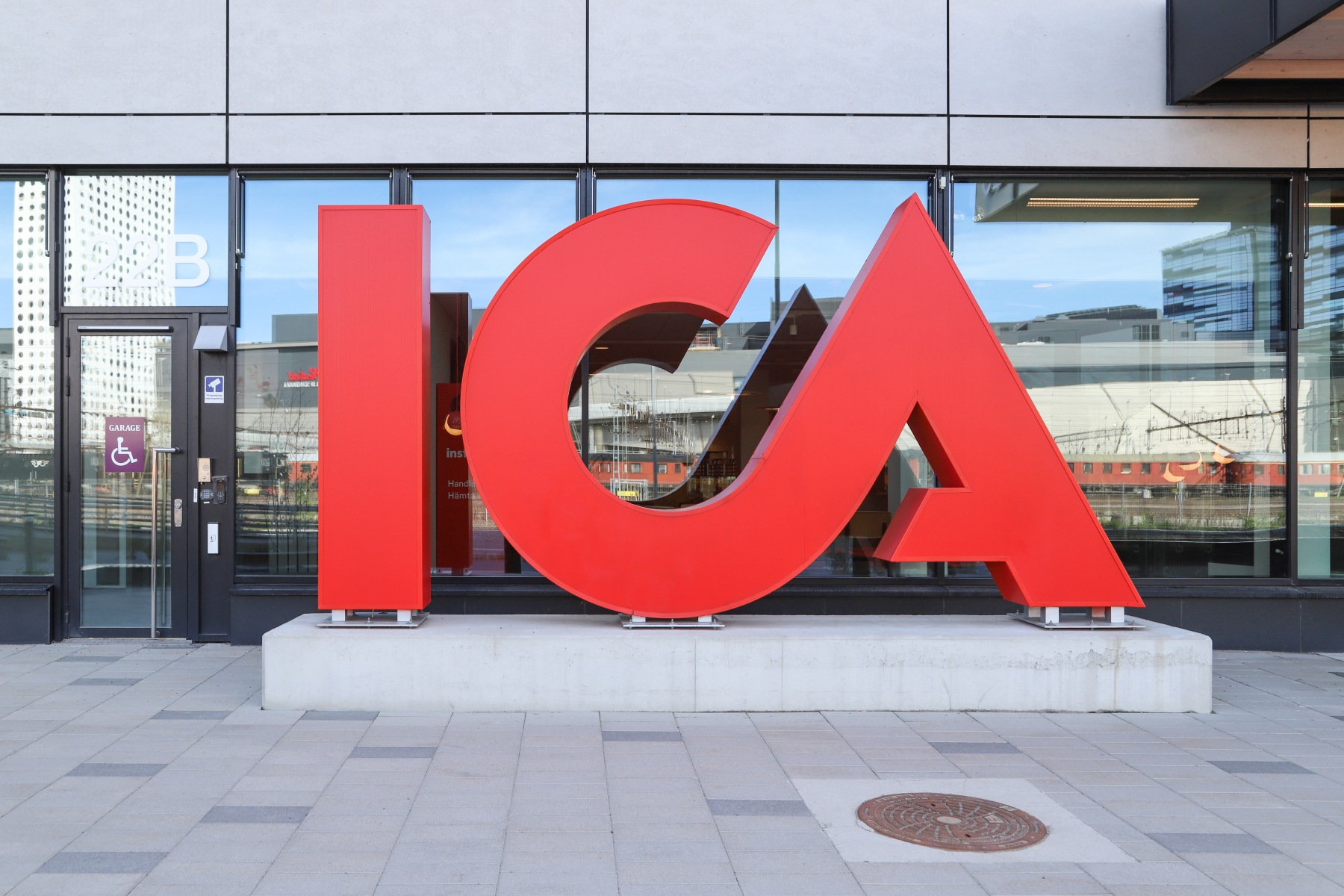Ica-handlarna och AMF vill köpa Ica-gruppen