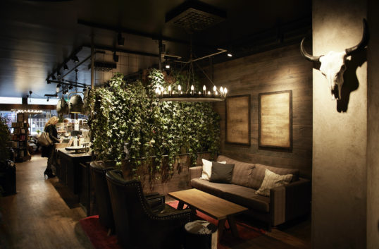 En satsning inför julhelgen gör att Espresso House nu kan donera nästan en miljon kr till Maskrosbarn, som arbetar för utsatta barn.