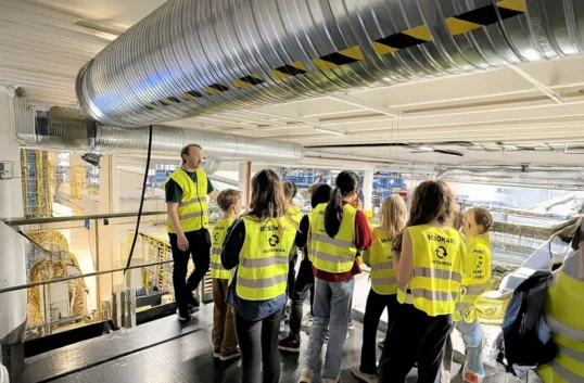 Klass 4A från Observatorielundens skola firar vinst i Pantresan 2025 Skolelever med pris från Pantamera efter miljötävling Pantresans vinnare 2025 presenterar sina infoflyers