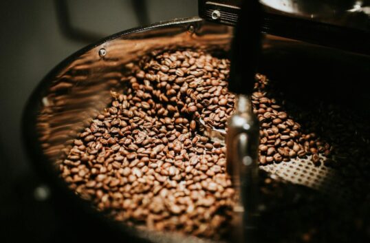 Kaffepriser rusar i butik – historisk ökning våren 2025