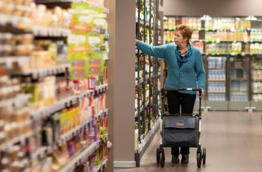 Matpriser april 2025 – kaffe och choklad i topp enligt SCB