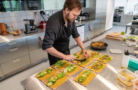 Växtbaserad röra Sveja på bröd – klimatsmart mellanmål