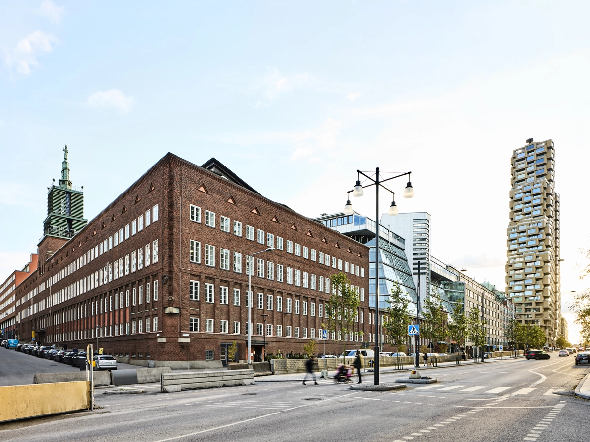 Fasad på Mineralvattenfabriken i Hagastaden, där Coop Östra öppnar nytt huvudkontor hösten 2025